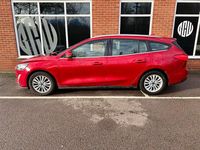 Begagnad Ford Focus Titanium 2022 Röd Kombi
