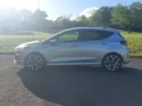 Usado Ford Fiesta ST-Line X 100 HP (73 kW) 2023 Prateado Citadino
