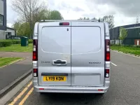 Używany Renault Trafic 125 KM (91 kW) 2019 Srebrny Minivan