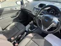 Używany Ford Fiesta Zetec 2014 Niebieski Hatchback