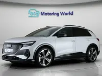 Begagnad Audi Q4 e-tron Black Edition 250 kW (340 HK) 2024 Vit SUV