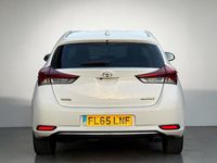 Used Toyota Auris Business Edition 116 HP (85 kW) 2015 White Hatchback