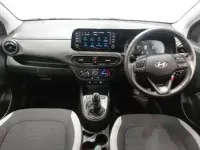 Używany Hyundai i10 Advanced 63 KM (46 kW) 2025 Czerwony Hatchback