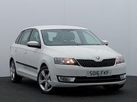 Used Skoda Rapid SE 90 HP (66 kW) 2016 White Hatchback