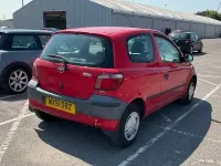 Used Toyota Yaris 68 HP (50 kW) 2001 Red Hatchback