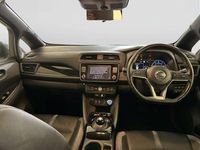 Begagnad Nissan Leaf Tekna 110 kW (150 HK) 2020 Grå Halvkombi