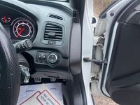 Used Vauxhall Insignia SRi 140 HP (102 kW) 2015 White Hatchback