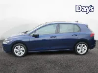 Gebraucht VW Golf VIII Life 115 PS (84 kW) 2022 Blau Kleinwagen