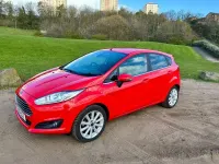 Usado Ford Fiesta Titanium 125 CV (91 kW) 2016 Rojo Utilitario