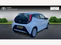 Used Toyota Aygo X-play 71 HP (52 kW) 2018 White Hatchback