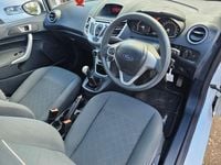 Used Ford Fiesta 70 HP (51 kW) 2012 White Hatchback