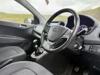 Usado Hyundai i10 Premium SE 2018 Plateado Utilitario