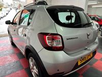 Used Dacia Sandero Lauréate 90 HP (66 kW) 2015 Silver Hatchback