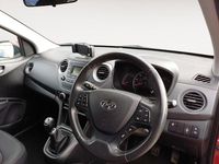 Used Hyundai i10 Premium 66 HP (48 kW) 2018 Red Hatchback