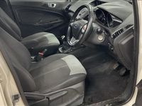 Used Ford Ecosport Zetec 112 HP (82 kW) 2016 White SUV