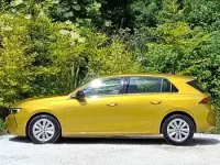 Used Vauxhall Astra Design Edition 110 HP (80 kW) 2022 Yellow Hatchback