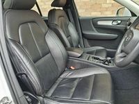 Used Volvo XC40 Momentum 163 HP (119 kW) 2022 White SUV