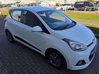 Used Hyundai i10 Premium 67 HP (49 kW) 2014 White Hatchback