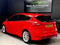 Used Ford Focus Zetec 125 HP (91 kW) 2015 Red Hatchback