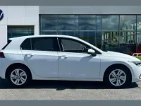 Second-hand VW Golf VIII Life 147 CP (108 kW) 2023 Alb Hatchback