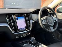 Usado Volvo V60 Momentum 163 HP (119 kW) 2020 Cinzento Carrinha