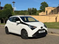 Used Toyota Aygo X-play 72 HP (52 kW) 2019 White Hatchback