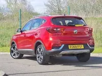 Używany MG ZS Exclusive 111 KM (81 kW) 2018 Czerwony SUV