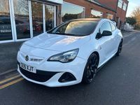Used Vauxhall Astra GTC S 280 HP (205 kW) 2015 White Coupe