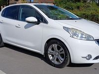 Used Peugeot 208 Allure 82 HP (60 kW) 2014 White Hatchback