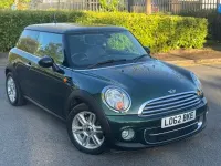 Usado Mini Cooper D Hatch 112 CV (82 kW) 2012 Verde Utilitario