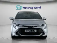 Usado Toyota Corolla Design 122 HP (89 kW) 2021 Prateado Citadino
