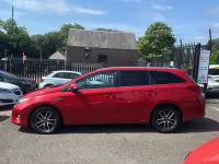 Used Toyota Auris Hybrid 136 HP (100 kW) 2015 Red Estate
