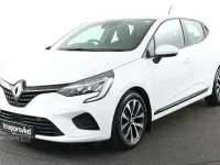 Used Renault Clio Iconic 90 HP (66 kW) 2022 White Hatchback