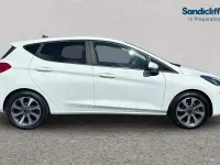 Begagnad Ford Fiesta Trend 125 HK (91 kW) 2021 Vit Halvkombi