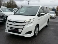 Begagnad Toyota Noah 2025 Vit Minibuss