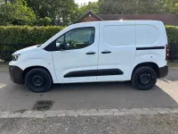 Usado Peugeot Partner 131 HP (96 kW) 2022 Branco Monovolume
