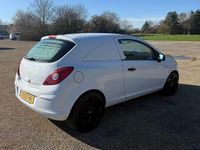 Used Vauxhall Corsa 95 HP (69 kW) 2013 White Hatchback