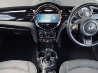 Used Mini Cooper Classic 134 HP (98 kW) 2022 Red Hatchback