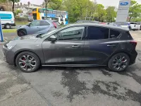 Usado Ford Focus ST-Line 2023 Gris Utilitario