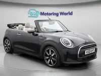 Usado Mini Cooper Cabriolet Exclusive 136 HP (100 kW) 2021 Preto Cabrios