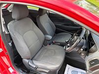 Begagnad Kia Rio 85 HK (62 kW) 2012 Röd Halvkombi