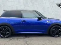 Usado Mini Cooper Hatch 134 HP (98 kW) 2020 Azul Citadino