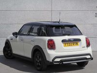 Usado Mini Cooper Classic 134 HP (98 kW) 2022 Branco Citadino