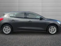 Usado Ford Focus Titanium 120 CV (88 kW) 2019 Gris Utilitario