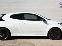 Used Toyota Yaris 257 HP (189 kW) 2022 White Hatchback