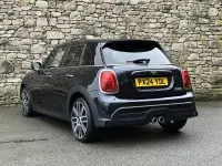 Gebraucht Mini Cooper S Exclusive 176 PS (129 kW) 2024 Schwarz Kleinwagen