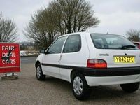 Begagnad Citroën Saxo 2001 Halvkombi