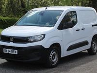 Second-hand Vauxhall Combo S 102 CP (75 kW) 2024 Alb Monovolum