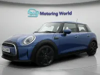 Używany Mini Cooper Exclusive 136 KM (100 kW) 2023 Niebieski Hatchback