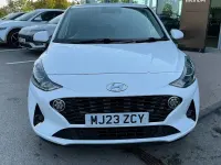 Used Hyundai i10 Premium 67 HP (49 kW) 2023 White Hatchback